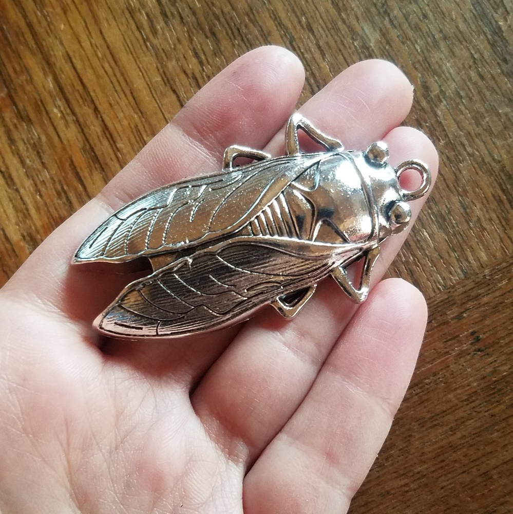 NWOT Silver Cicada Pendant - Picture 3 of 5